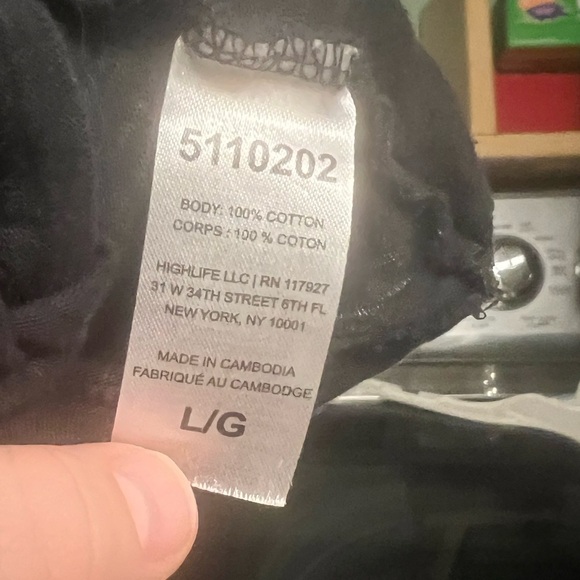 Gaiam Sleeveless "Hand of God" Yoga Top - Size Large (Black/White) - Picture 3 of 3